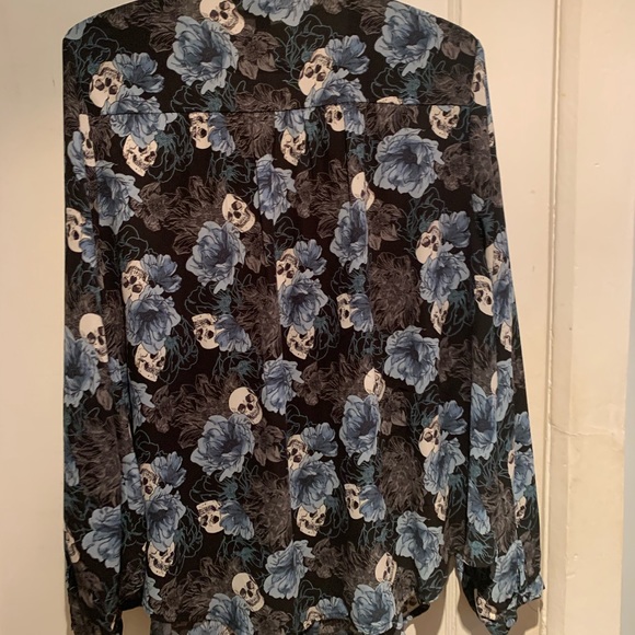 Torrid - pintuck blouse, Georgette floral skull pattern. Size 0 - Picture 2 of 5